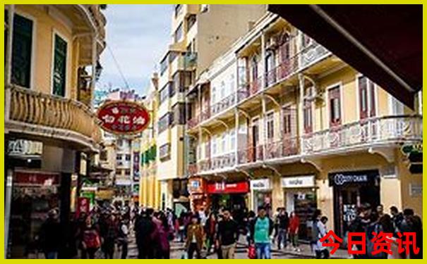 8月去三亚旅游热不热